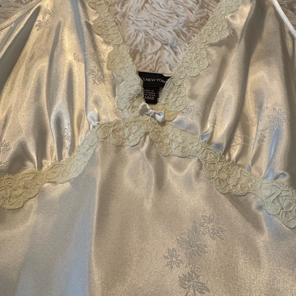 Elegant Cream Lace Trim Nightgown& coverup - Picture 1 of 7